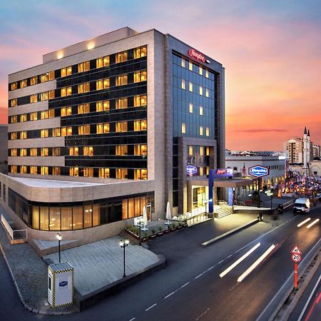 Готель Hampton By Hilton Istanbul Kayasehir Екстер'єр фото