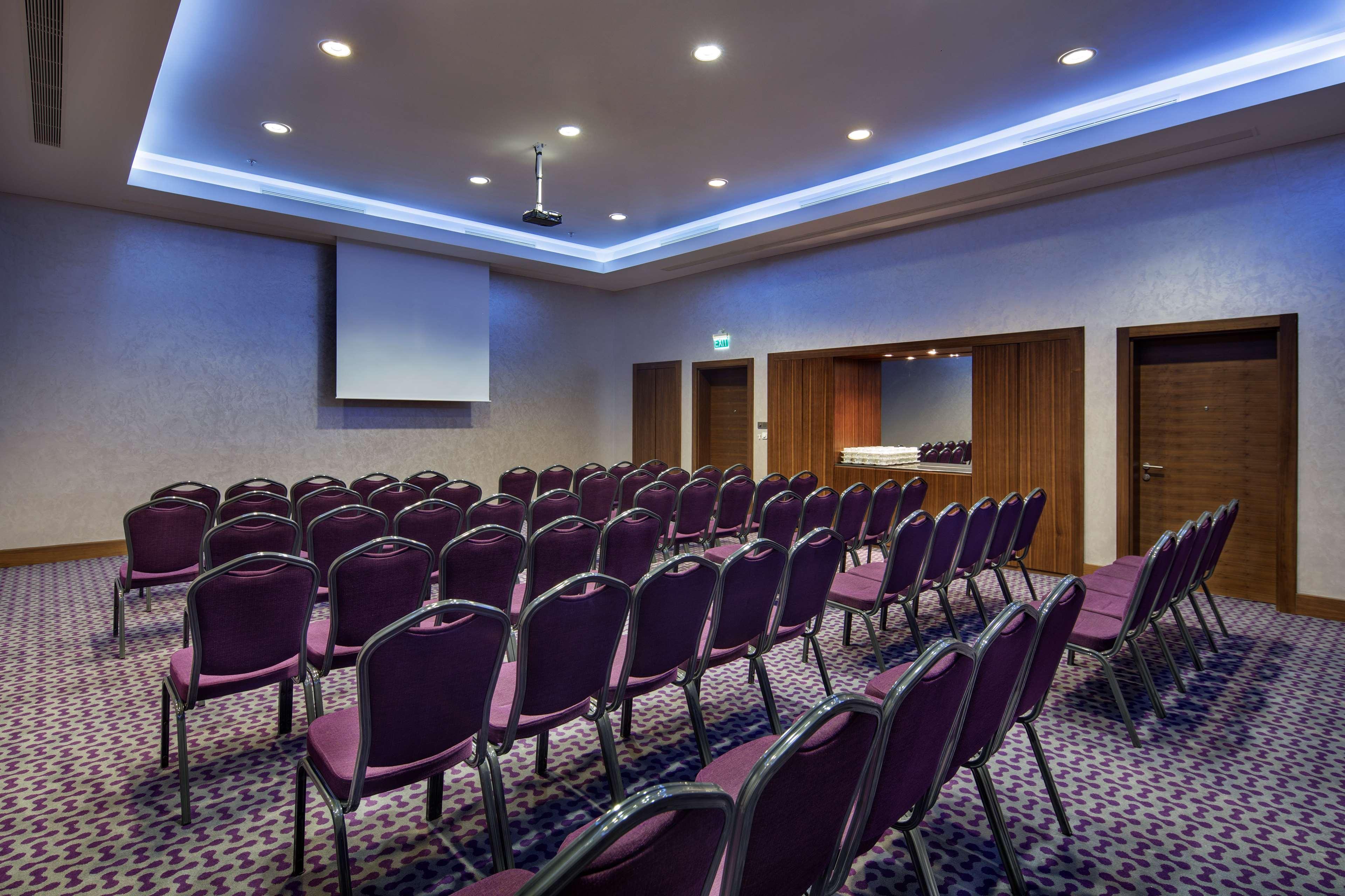 Готель Hampton By Hilton Istanbul Kayasehir Екстер'єр фото