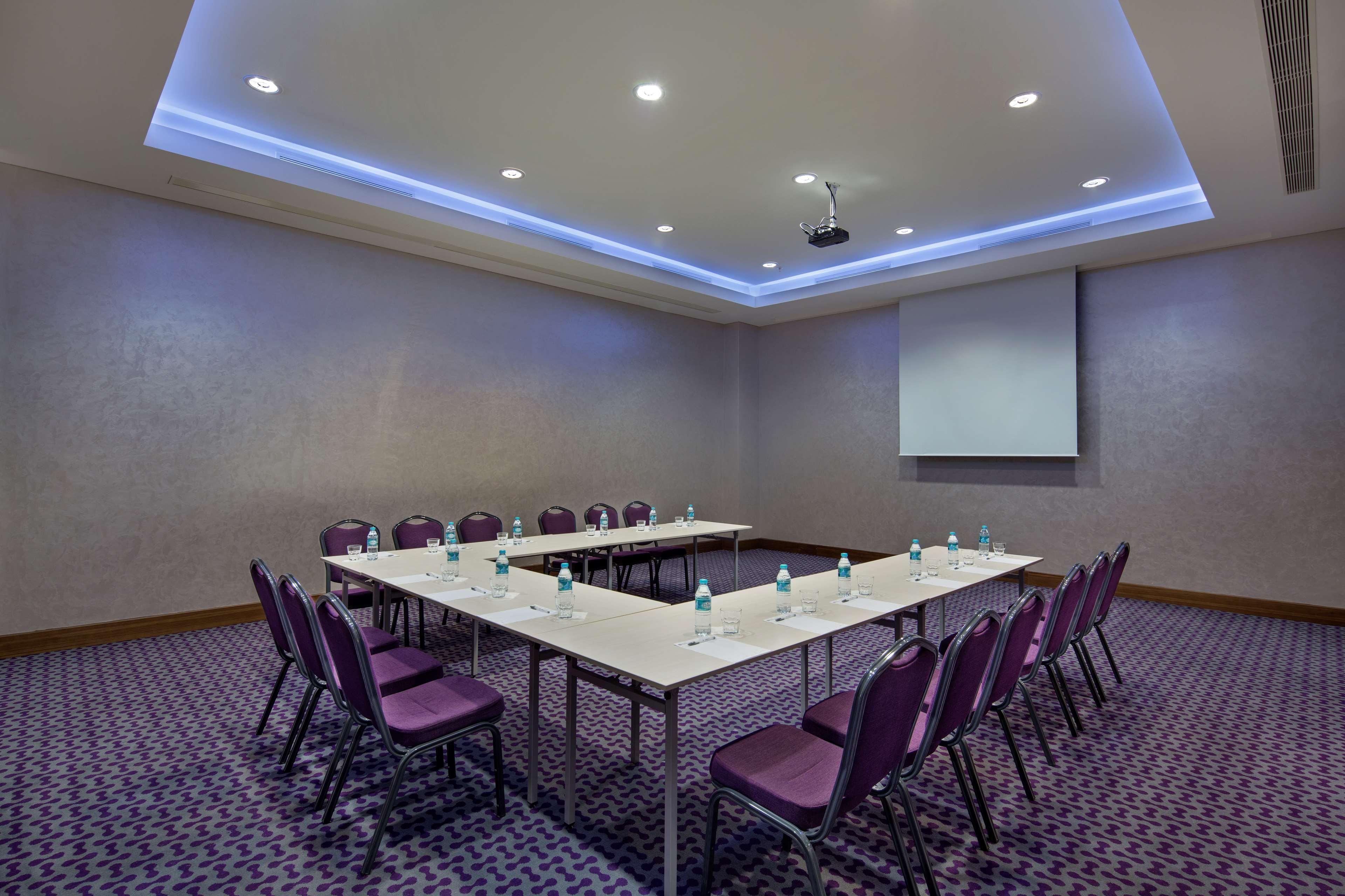 Готель Hampton By Hilton Istanbul Kayasehir Екстер'єр фото