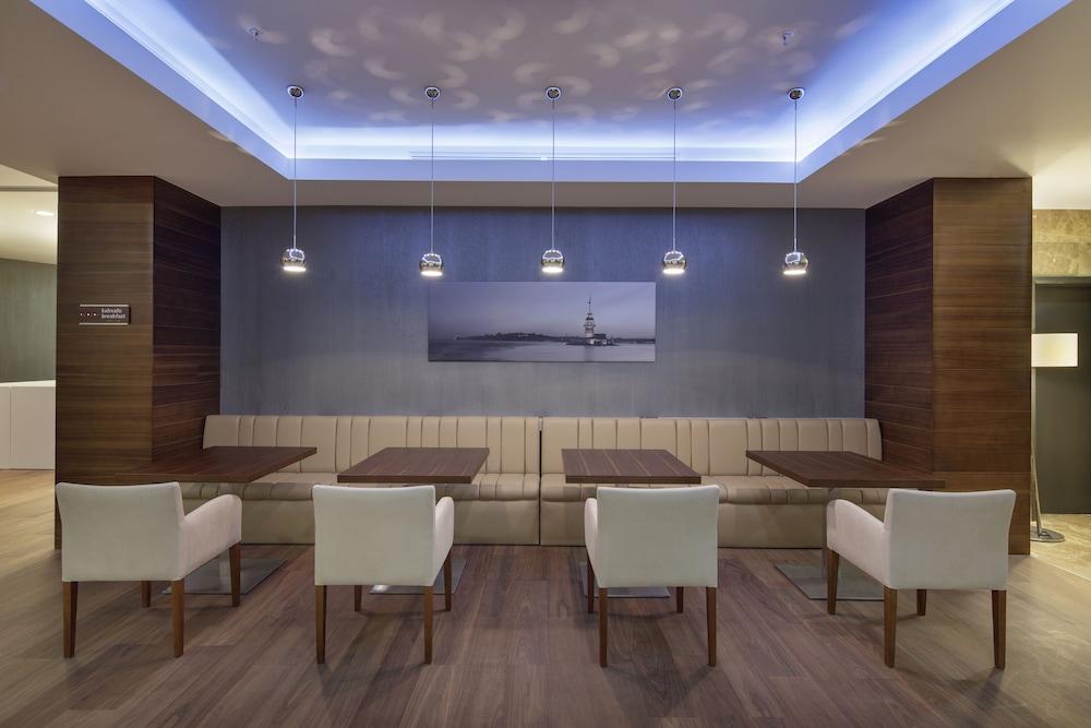 Готель Hampton By Hilton Istanbul Kayasehir Екстер'єр фото
