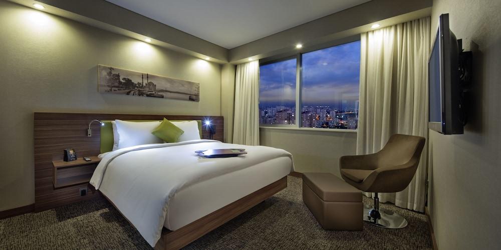 Готель Hampton By Hilton Istanbul Kayasehir Екстер'єр фото