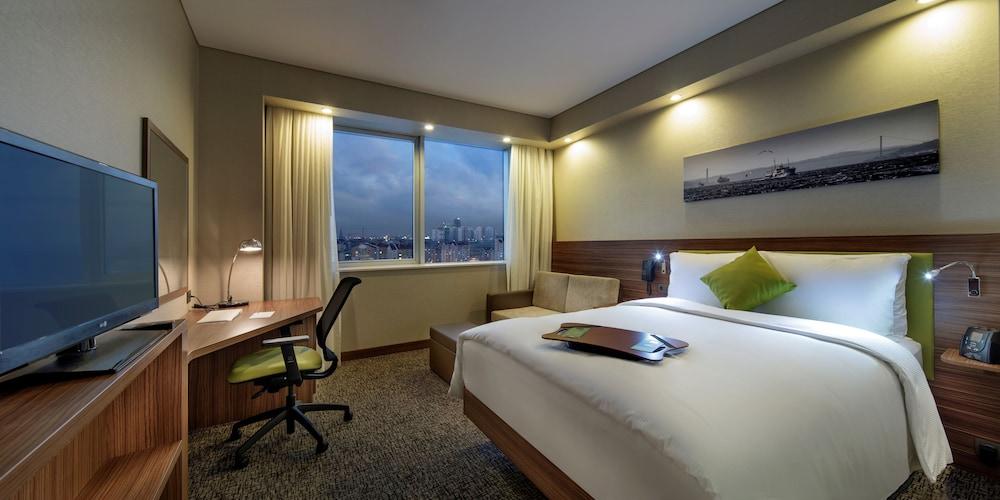 Готель Hampton By Hilton Istanbul Kayasehir Екстер'єр фото