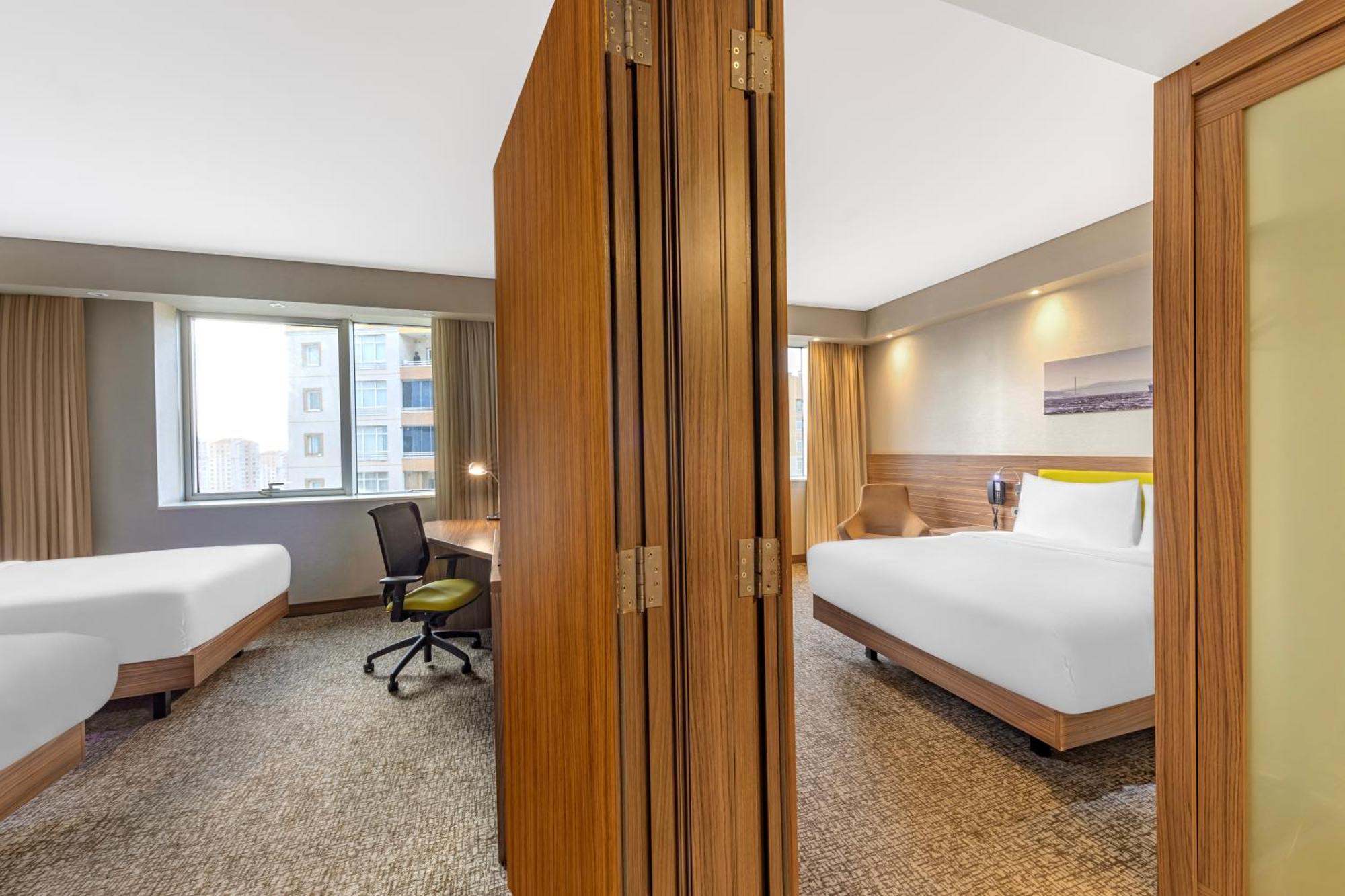 Готель Hampton By Hilton Istanbul Kayasehir Екстер'єр фото