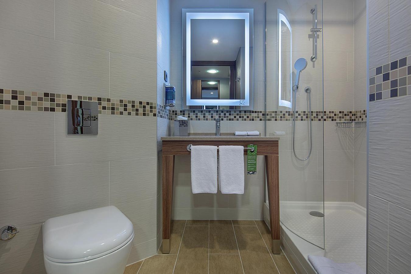 Готель Hampton By Hilton Istanbul Kayasehir Екстер'єр фото
