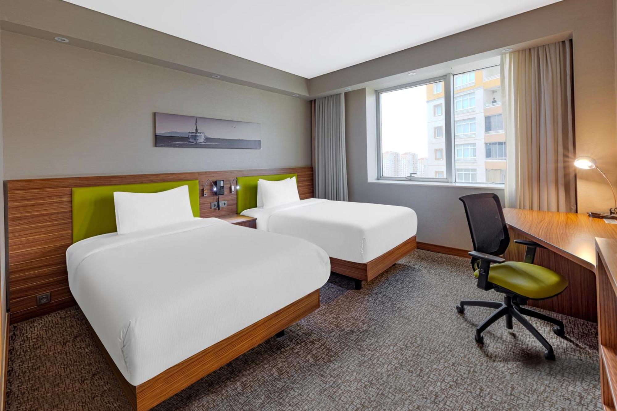 Готель Hampton By Hilton Istanbul Kayasehir Екстер'єр фото
