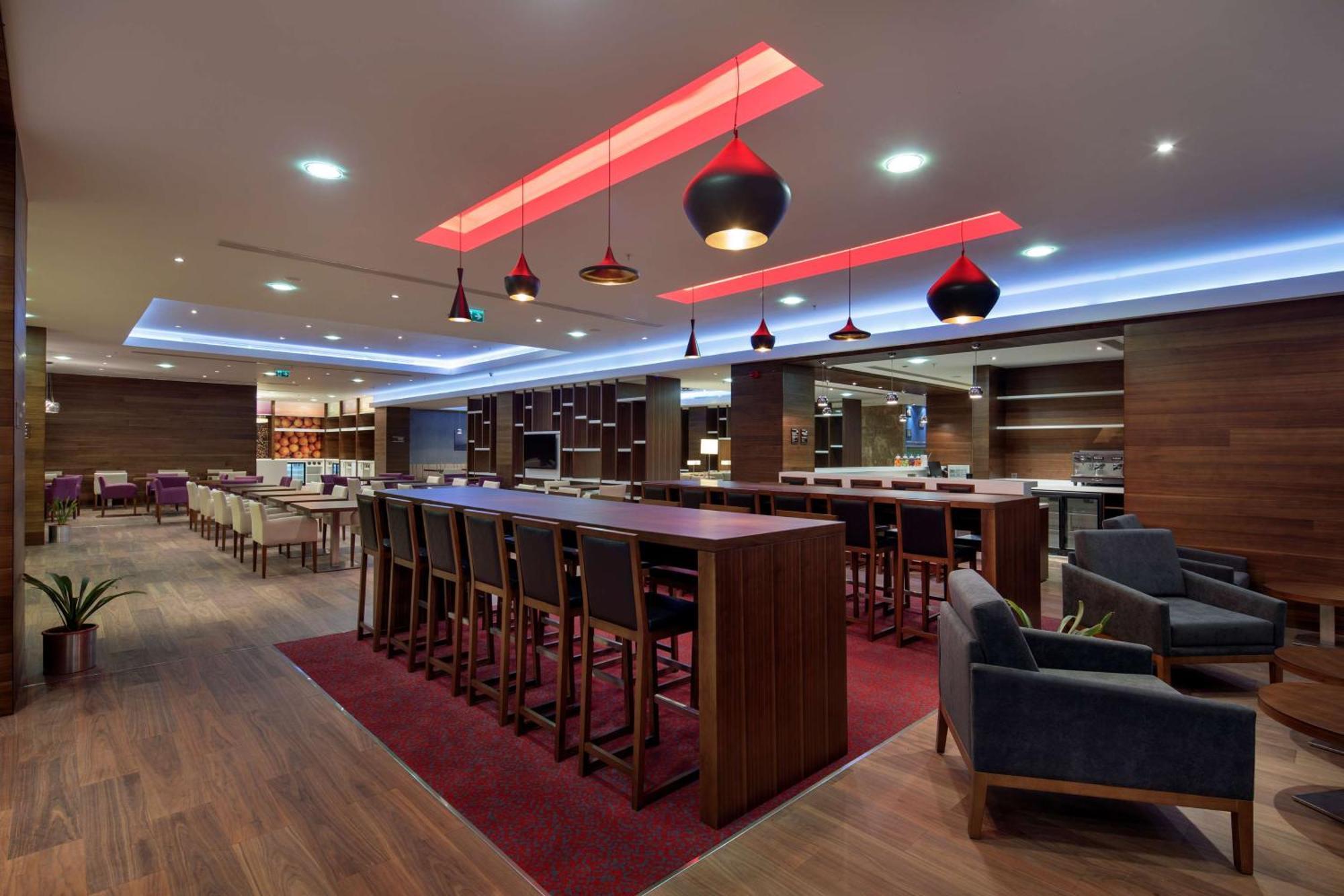 Готель Hampton By Hilton Istanbul Kayasehir Екстер'єр фото