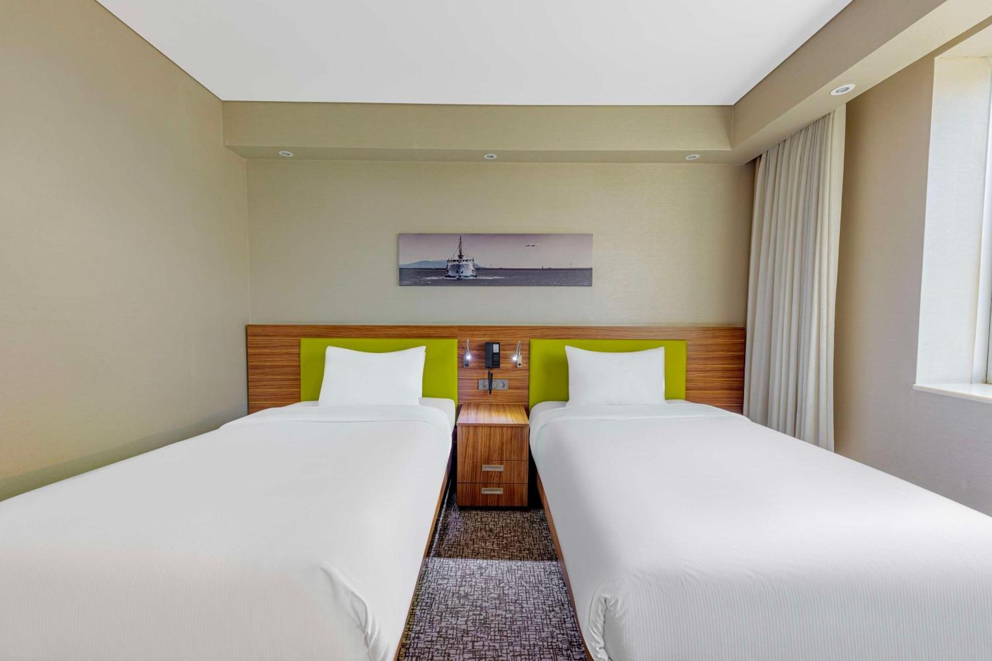 Готель Hampton By Hilton Istanbul Kayasehir Екстер'єр фото