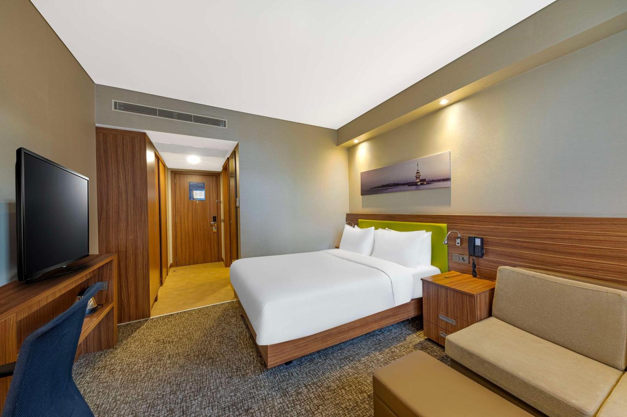 Готель Hampton By Hilton Istanbul Kayasehir Екстер'єр фото