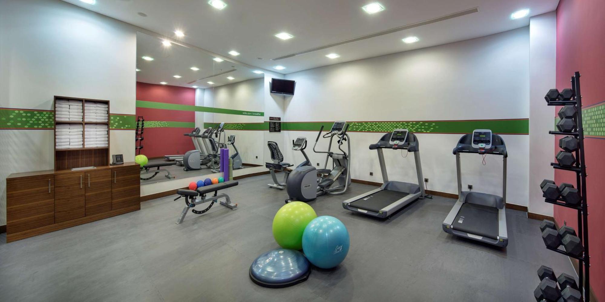 Готель Hampton By Hilton Istanbul Kayasehir Екстер'єр фото