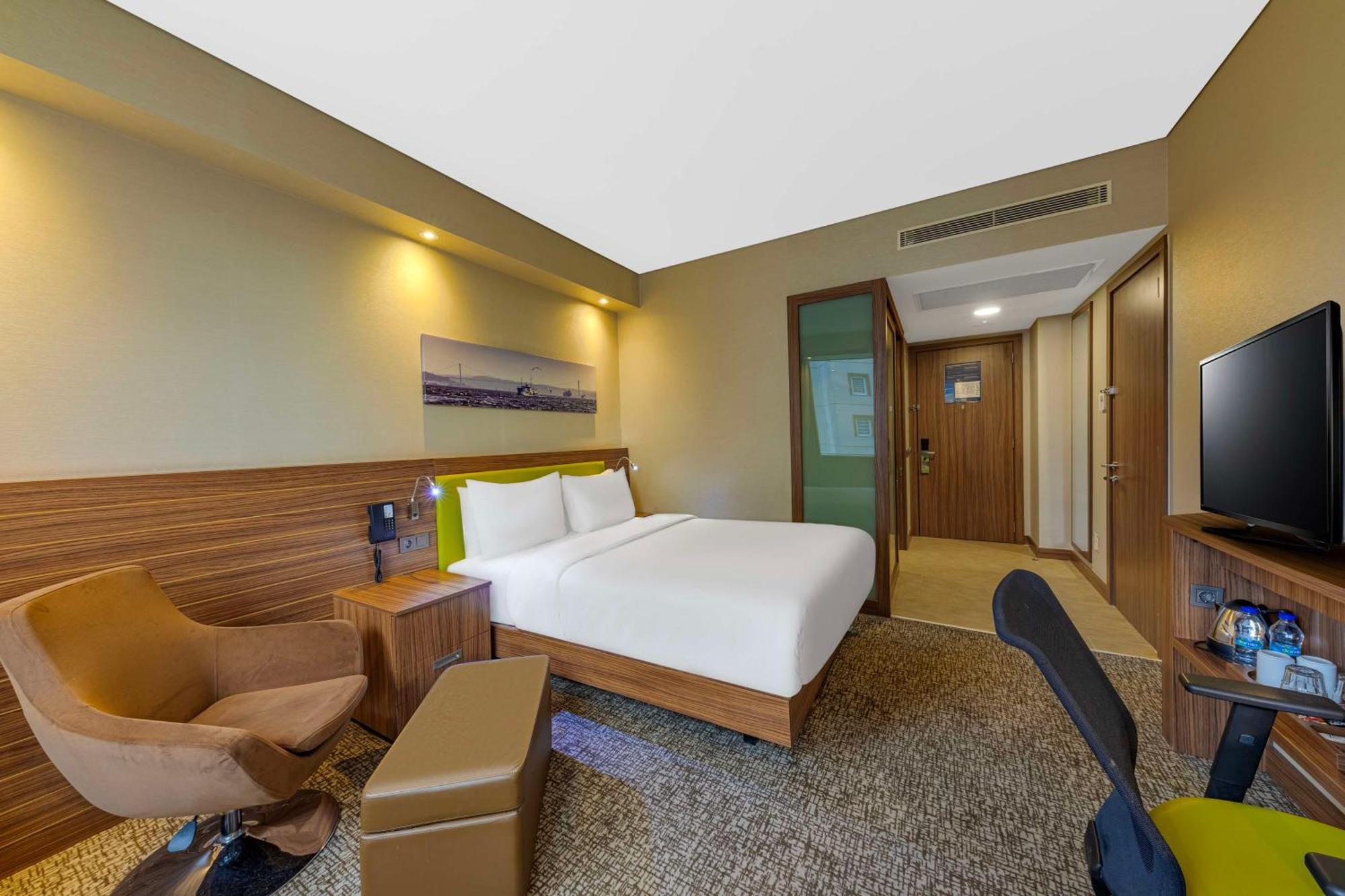 Готель Hampton By Hilton Istanbul Kayasehir Екстер'єр фото