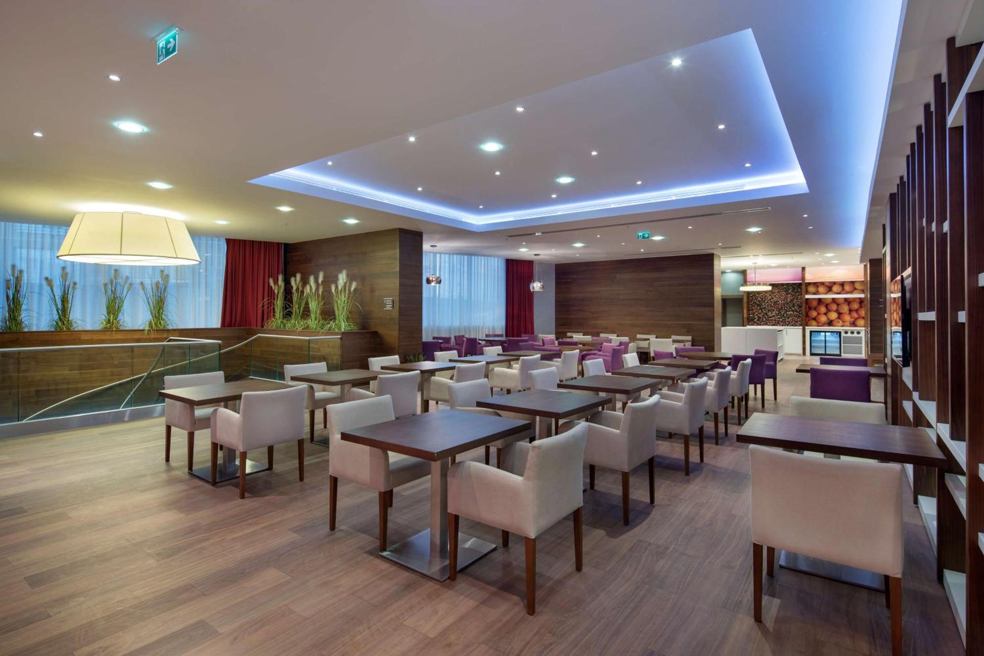 Готель Hampton By Hilton Istanbul Kayasehir Екстер'єр фото
