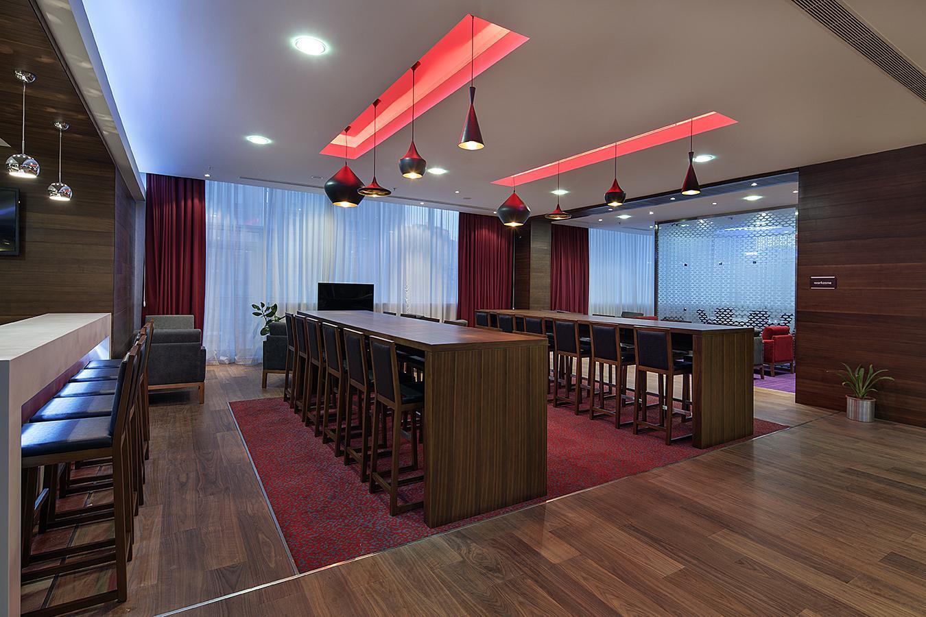 Готель Hampton By Hilton Istanbul Kayasehir Екстер'єр фото