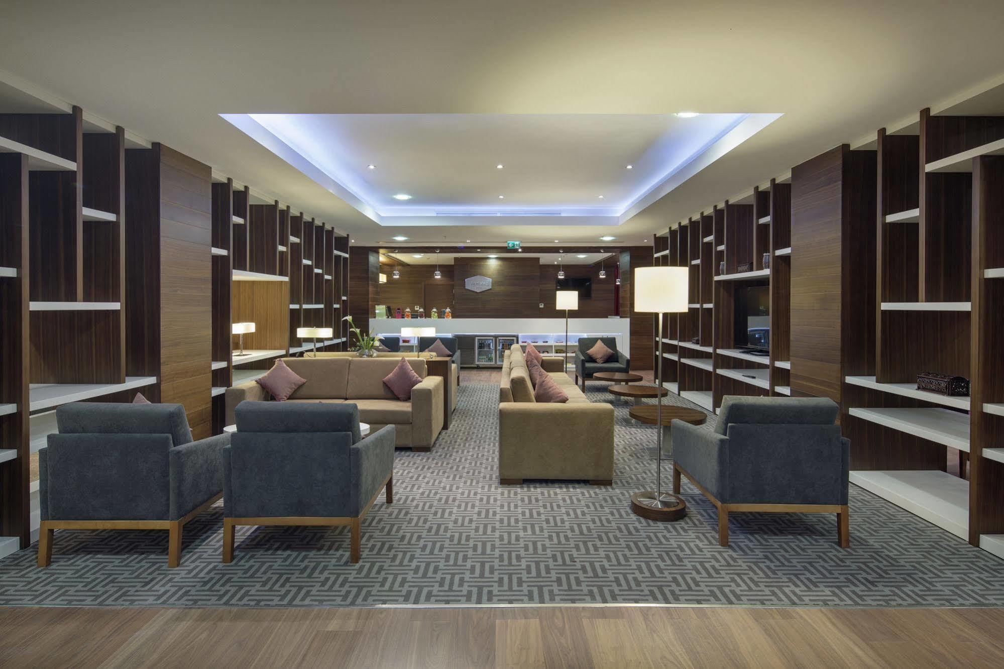 Готель Hampton By Hilton Istanbul Kayasehir Екстер'єр фото