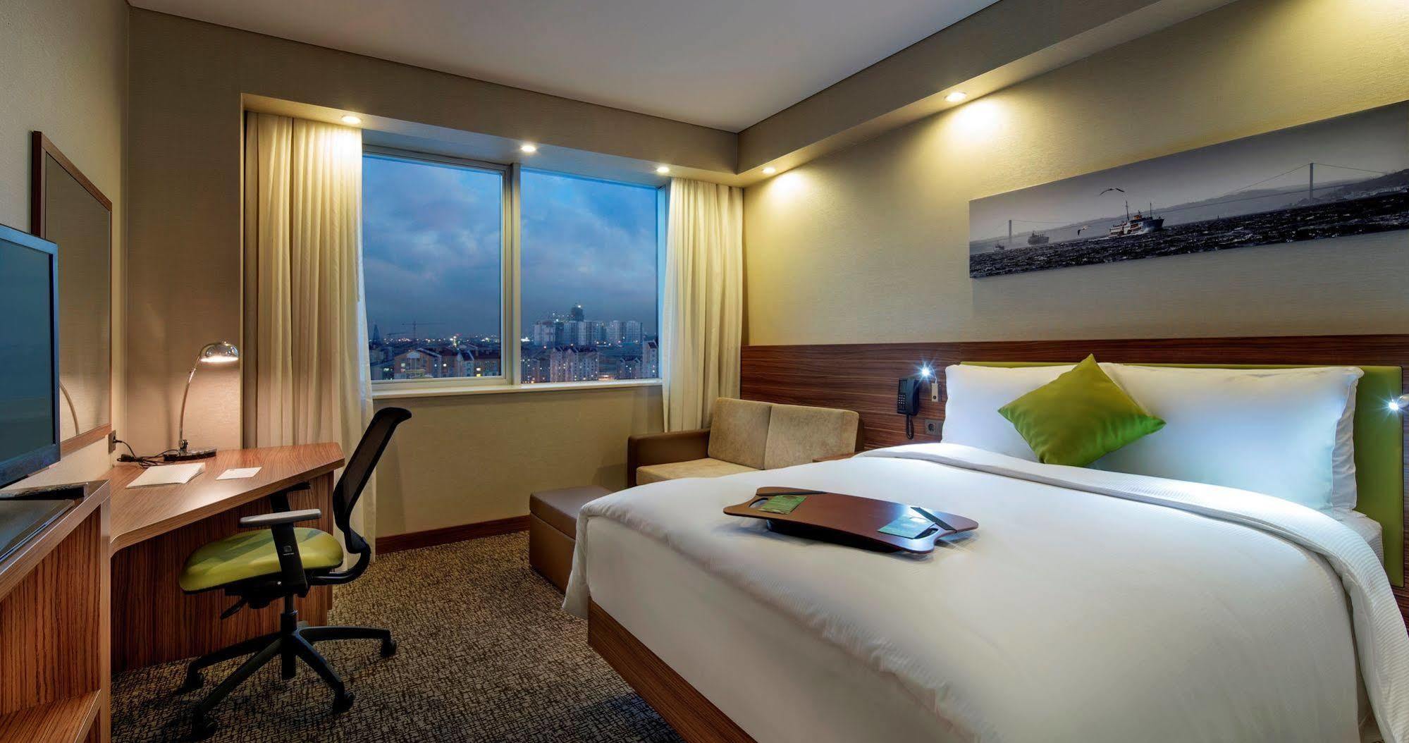 Готель Hampton By Hilton Istanbul Kayasehir Екстер'єр фото